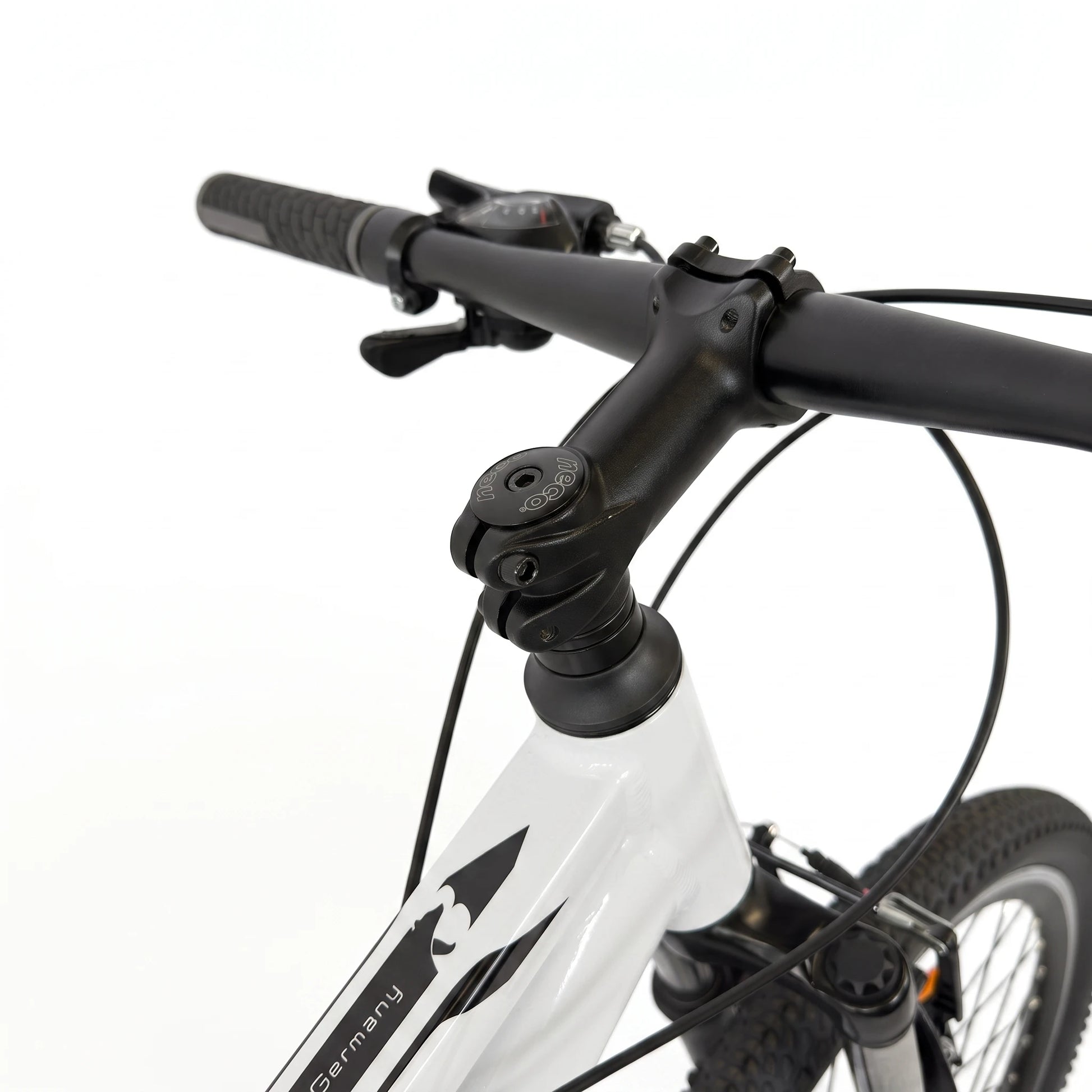 Berlin Bike MTB1 Youth Bike 24 Inch handlebar stem detail white