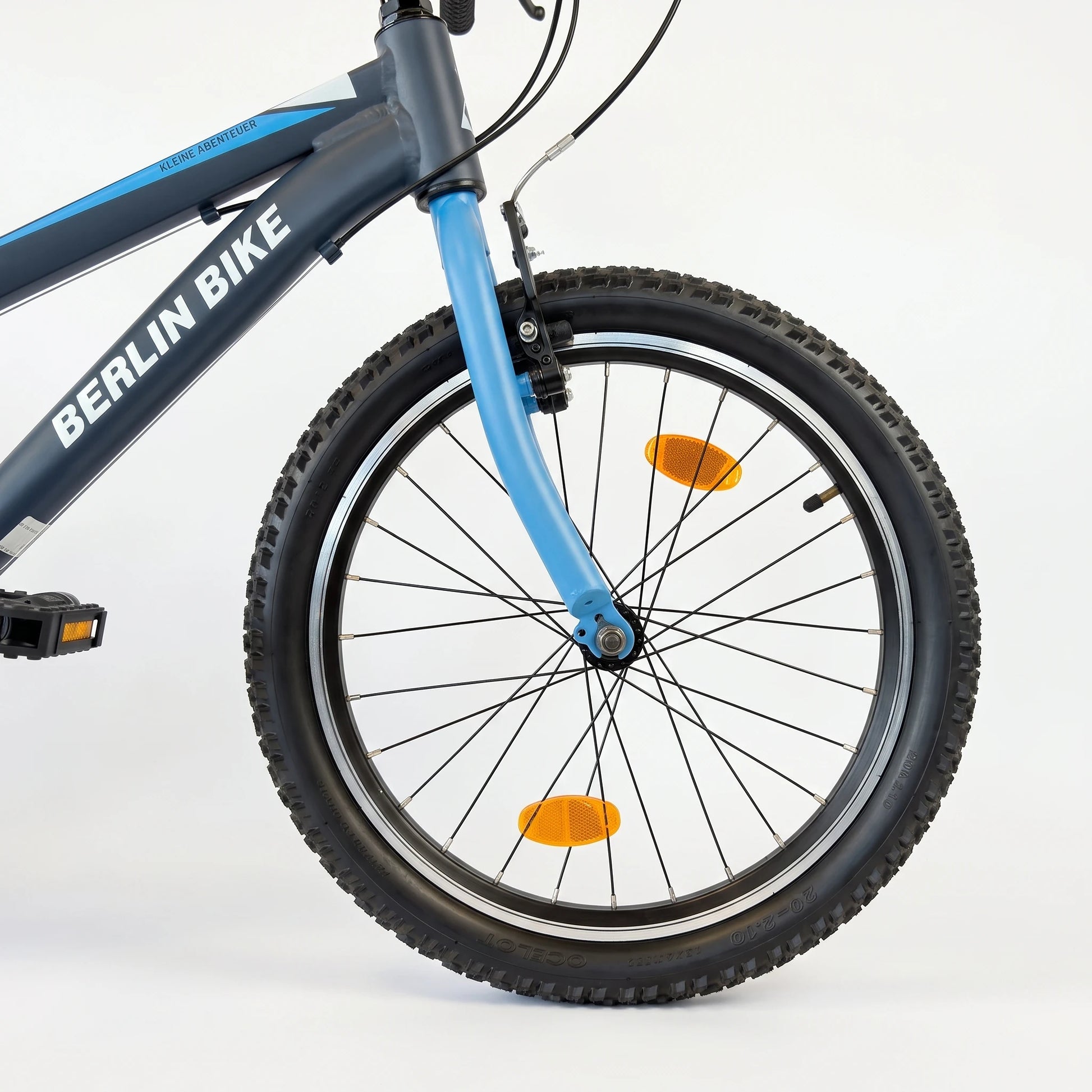 Berlin Bike Grizz Kids Bike 20 Inch front wheel detail blue