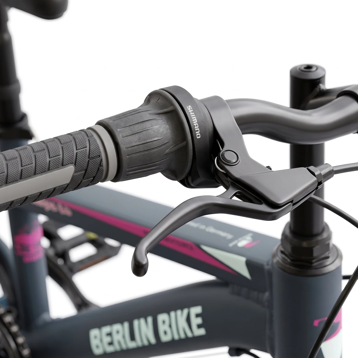 Berlin Bike Grizz Kids Mountain Bike 20 Inch handlebar, brake lever detail pink