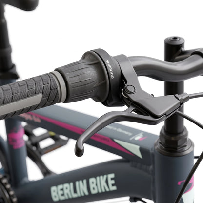 Berlin Bike Grizz Kids Mountain Bike 20 Inch handlebar, brake lever detail pink