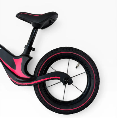 Berlin Bike Rolly Growy vélo d’équilibre 12 pouces détail de la roue arrière et de la selle rose