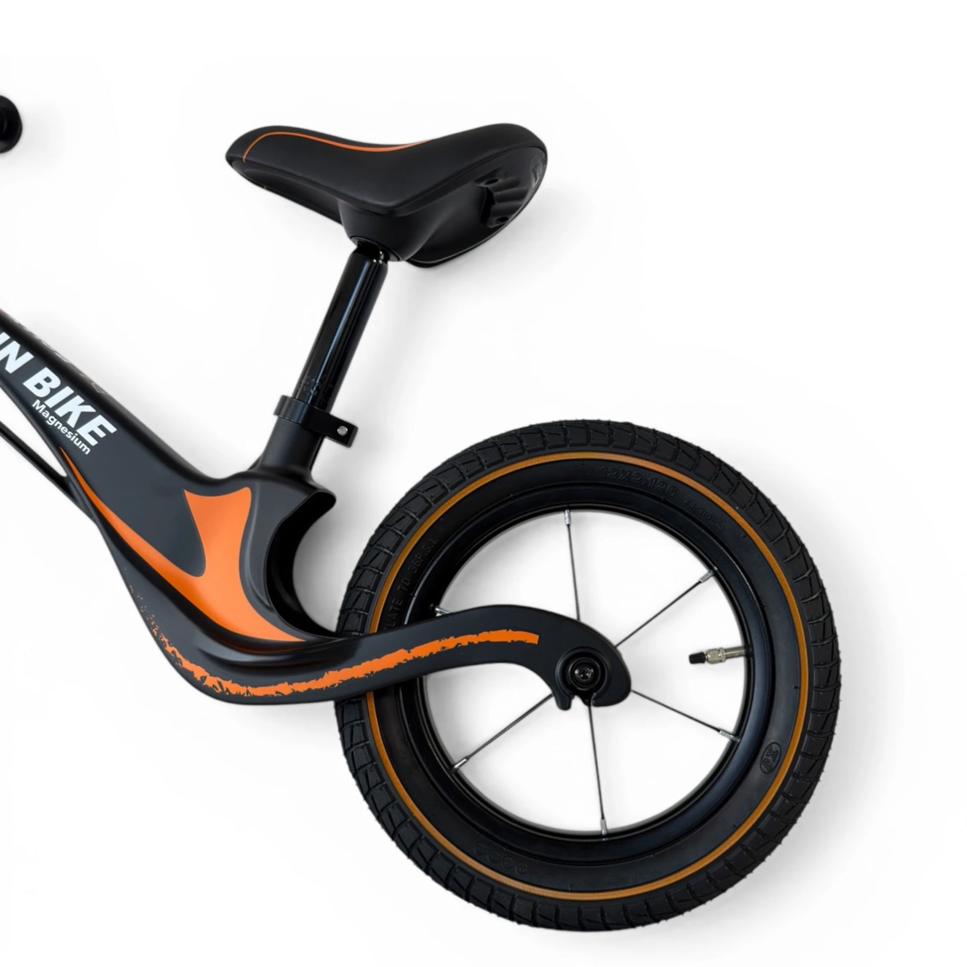 Berlin Bike Rolly Growy vélo d’équilibre 12 pouces détail de la roue arrière et de la selle orange