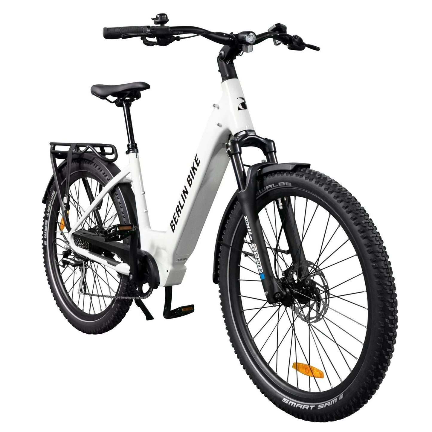 Berlin Bike SUV Trekking-E-Bike 27,5 Zoll Ansicht von der Seite im 45-Grad-Winkel, glänzend weiß