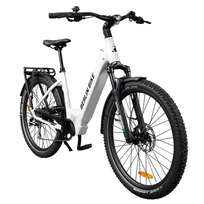 Berlin Bike SUV Trekking-E-Bike 27,5 Zoll Ansicht von der Seite im 45-Grad-Winkel, glänzend weiß